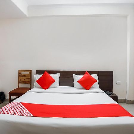 Hotel O Av Residency Near Botanic Garden Of Indian Republic Noida Esterno foto
