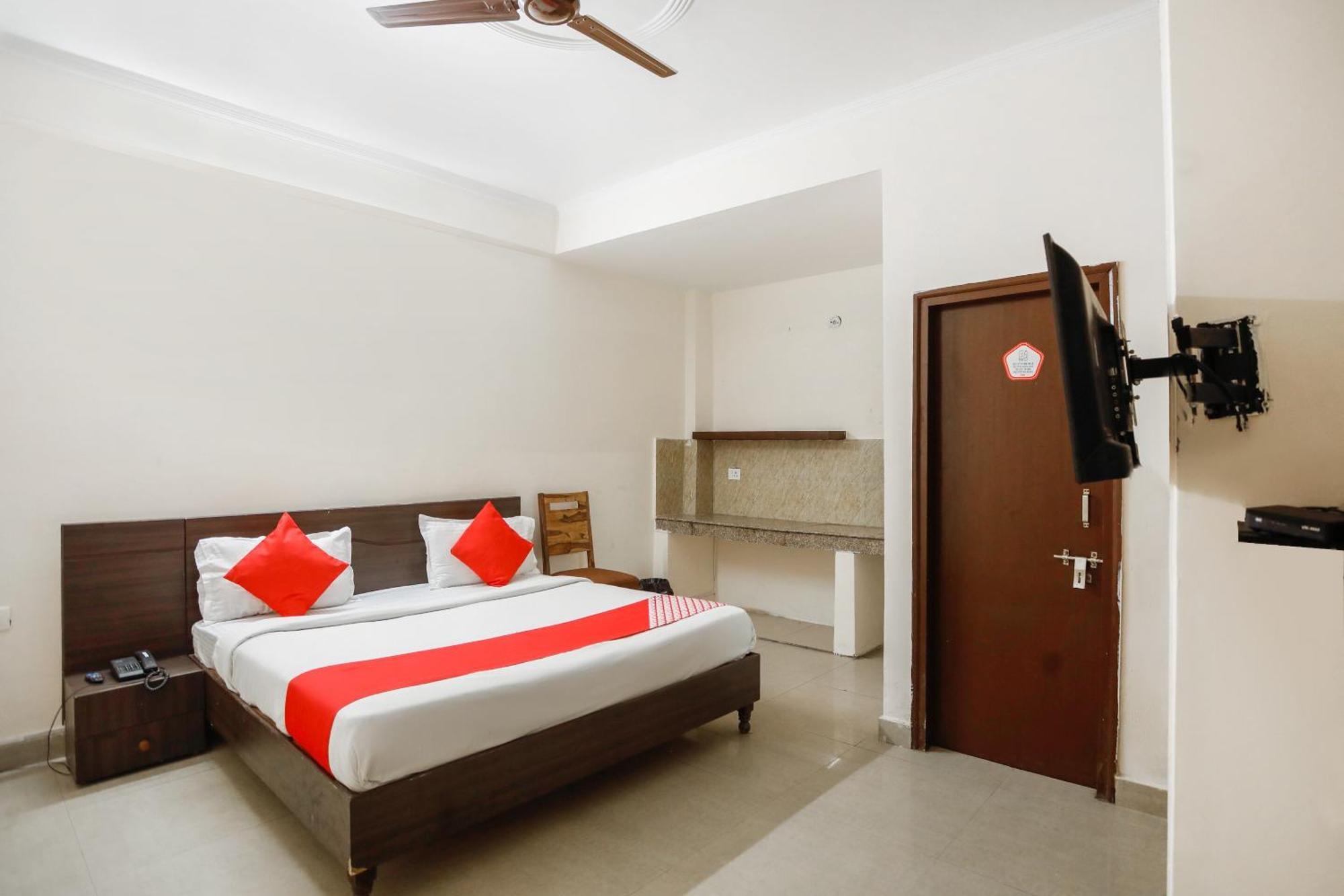 Hotel O Av Residency Near Botanic Garden Of Indian Republic Noida Esterno foto