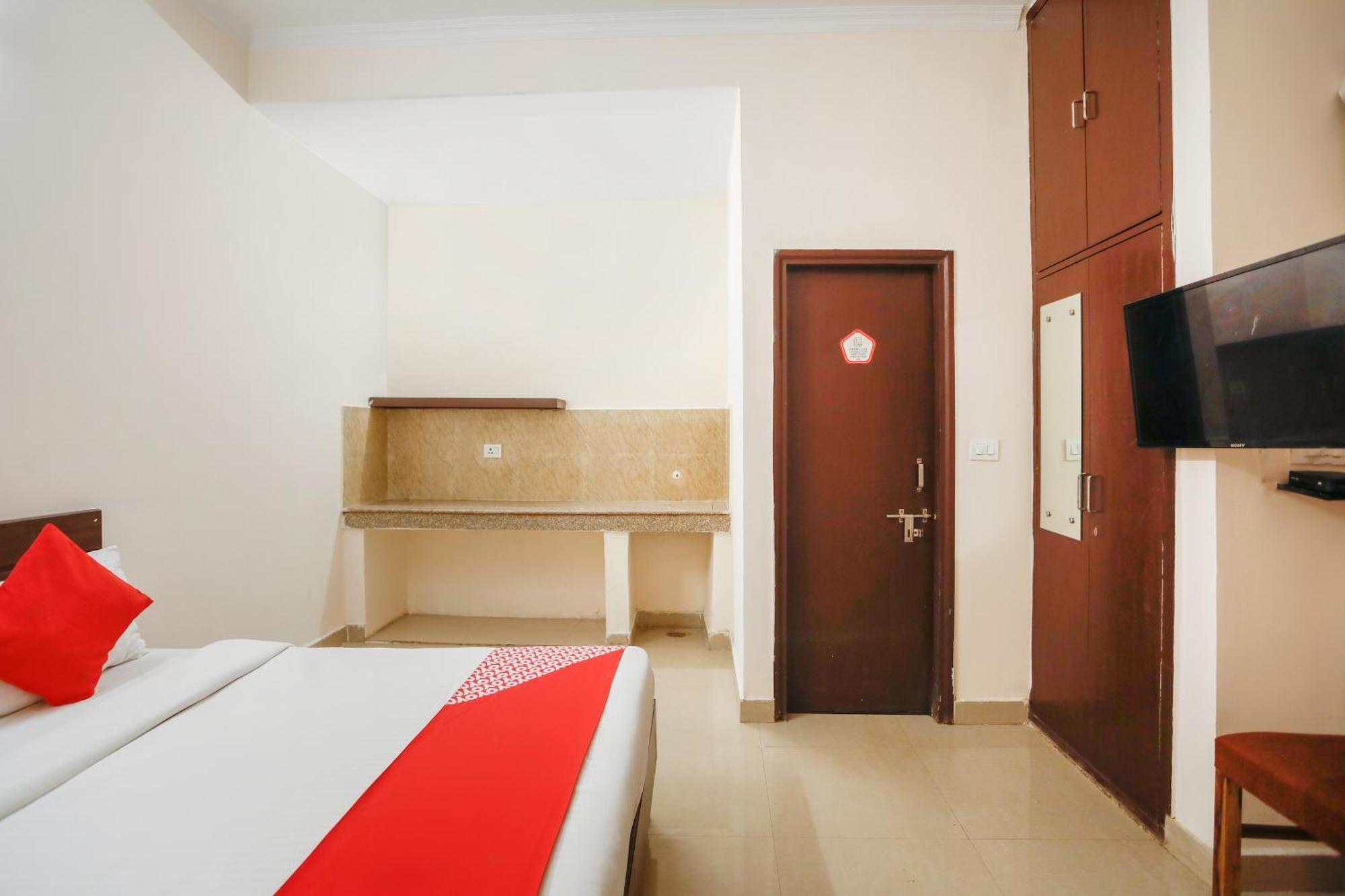 Hotel O Av Residency Near Botanic Garden Of Indian Republic Noida Esterno foto