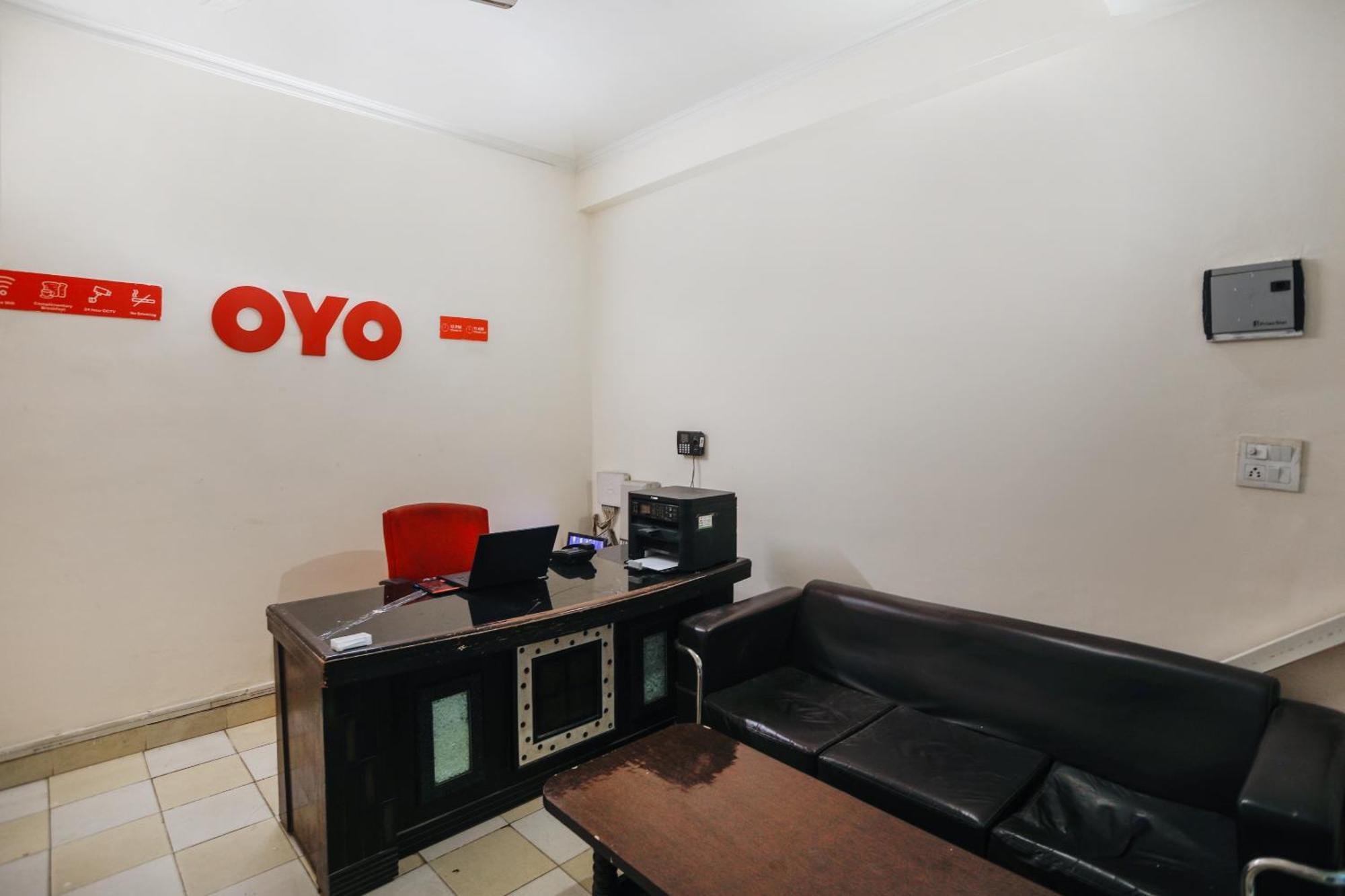 Hotel O Av Residency Near Botanic Garden Of Indian Republic Noida Esterno foto